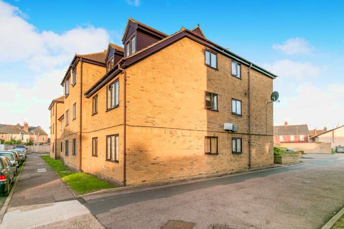 1 Bedroom Flat To Rent In Empire Court, Warwick Road, CO15