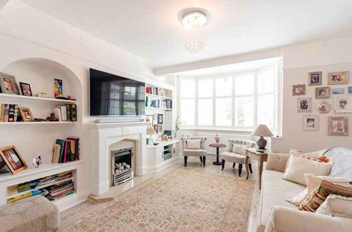 4 Bedroom Semi-Detached House To Rent In Hollington Crescent, Motspur Park, New Malden, KT3