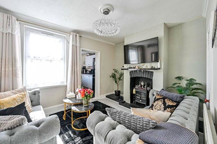 2 Bedroom Terraced House For Sale In Boundary Road, Woking, GU21