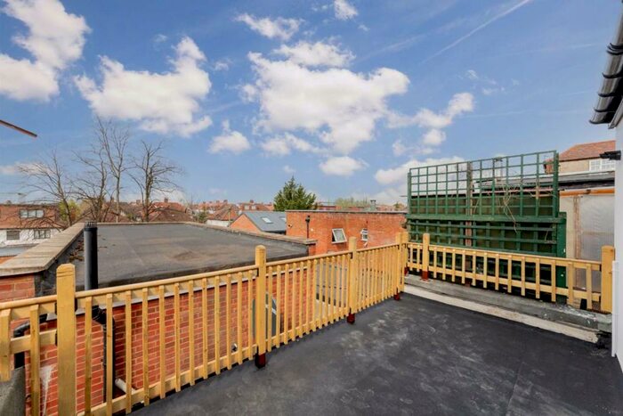 2 Bedroom Flat To Rent In Finchley Road, London, NW11