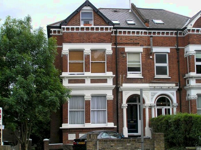 Studio To Rent In Thurlow Park Road, London, SE21