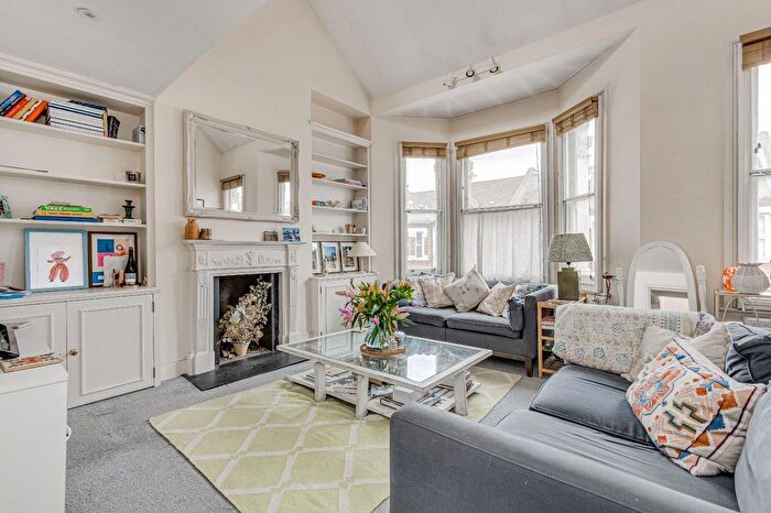 2 Bedroom Flat To Rent In Elspeth Road, Clapham Junction, SW11