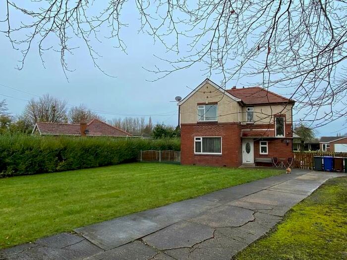 3 Bedroom Detached House For Sale In Bishopdyke Road, Sherburn In Elmet, LS25