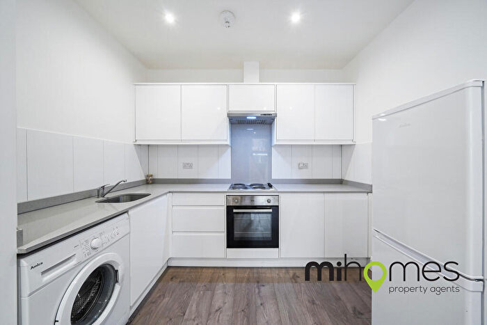 2 Bedroom Apartment To Rent In Key Point, Potters Bar, EN6