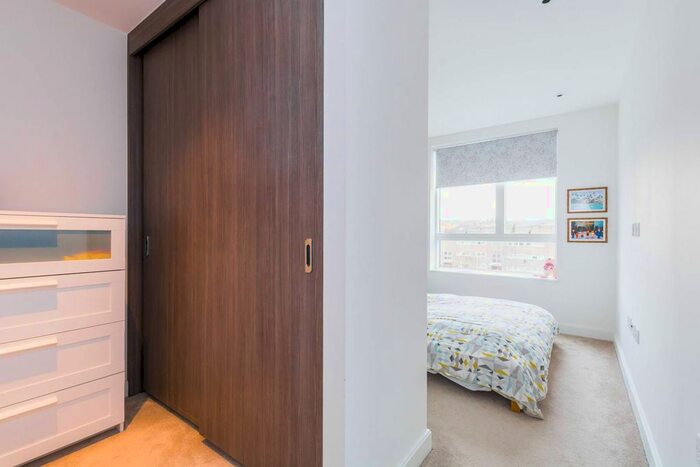 2 Bedroom Flat To Rent In High Street, Hornsey, London, N8