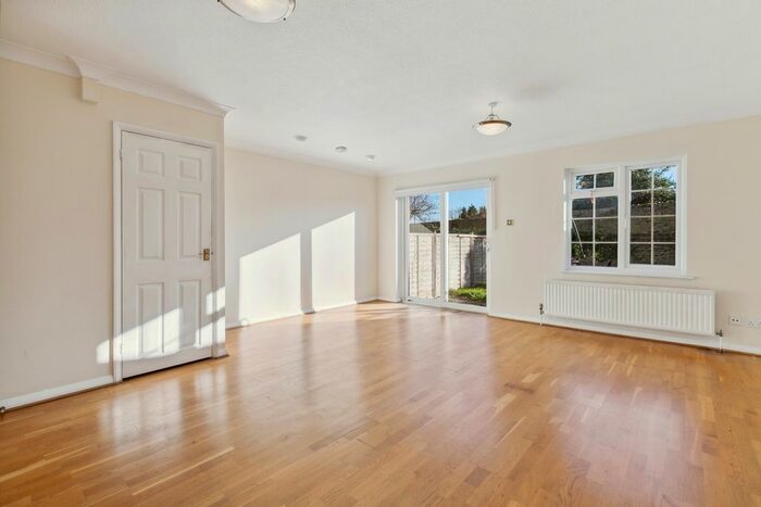 3 Bedroom Property To Rent In Langham Place, Chiswick, W4