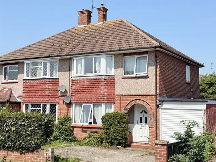 3 Bedroom Semi-Detached House To Rent In Sutton Park Avenue, Colchester, CO3