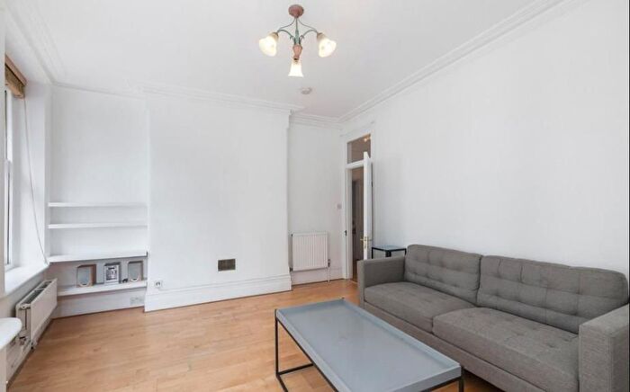 2 Bedroom Flat To Rent In Bickenhall Street, Marylebone, London, W1U