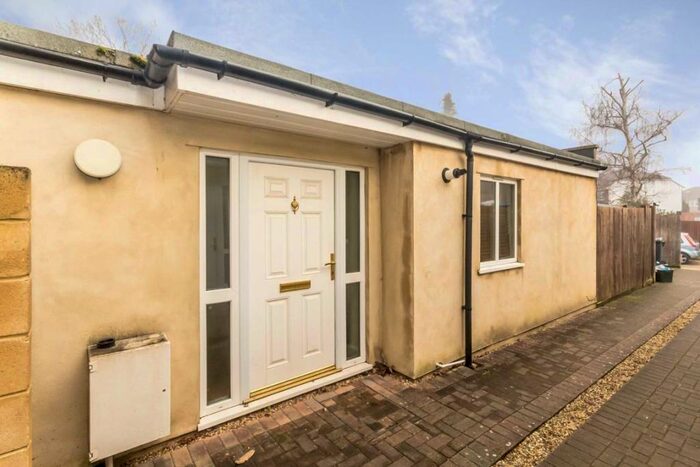1 Bedroom Bungalow To Rent In Camellia Lane, Berrylands, KT5