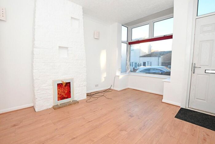 2 Bedroom End Of Terrace House To Rent In Alexandra Road, Rugby, CV21