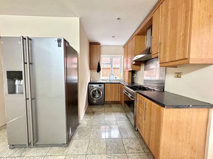 4 Bedroom Semi Detached House To Rent In Fern Lane, Hounslow, Greater London, TW5