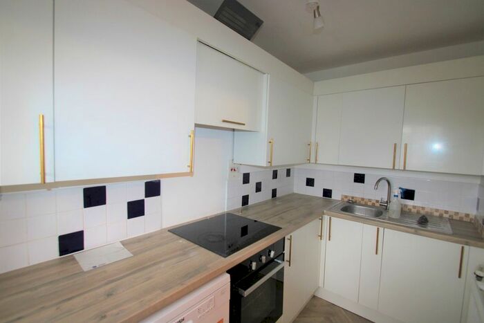 2 Bedroom Flat To Rent In Prince Of Wales Close, London, NW4