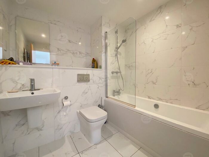 2 Bedroom Flat To Rent In Arden Gate, Communication Row, Birmingham, B15