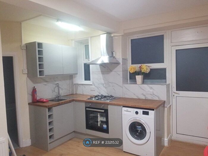 2 Bedroom Flat To Rent In Station Road, Edgware, HA8