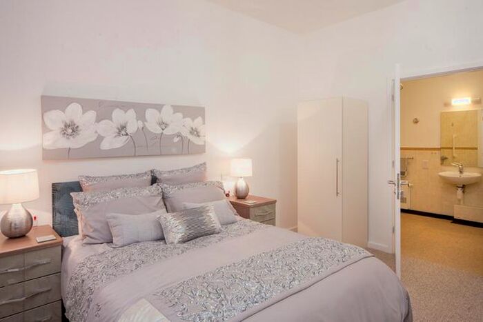 2 Bedroom Flat For Sale In New Grosvenor Road, Ellesmere Port, Cheshire, CH65