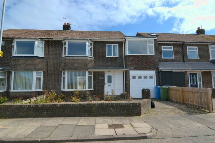 4 Bedroom Semi-Detached House To Rent In Alston Grove, Seaton Sluice, NE26