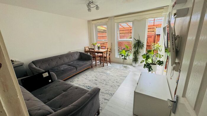 1 Bedroom Property To Rent In Anna Close, Brownlow Road, London Fields, E8