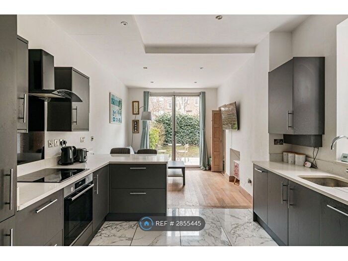 2 Bedroom Flat To Rent In London, London, SW2