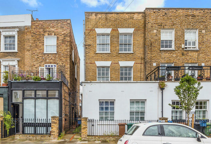2 Bedroom Apartment To Rent In Mortimer Road, Dalston, London, N1