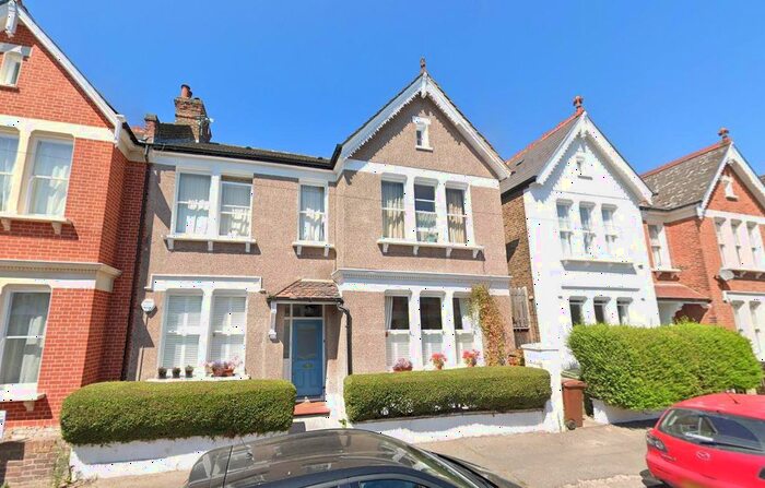 3 Bedroom Flat To Rent In Warmington Road, Herne Hill, SE24