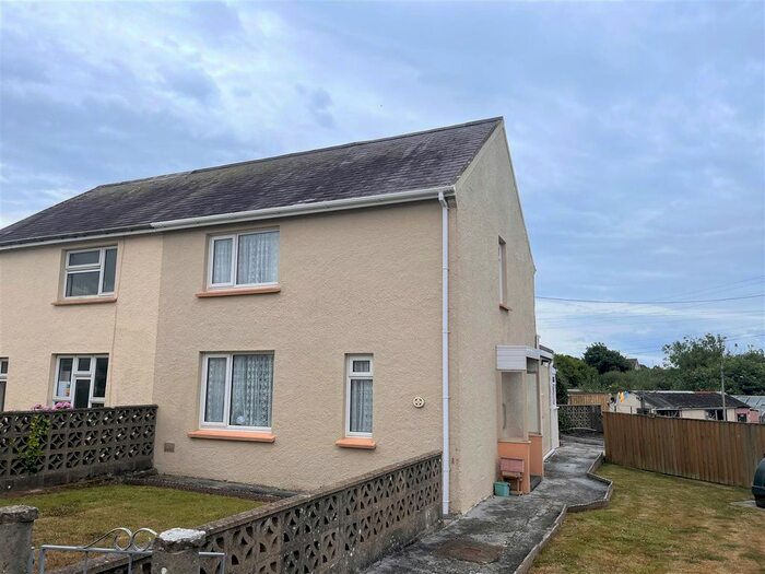 3 Bedroom Semi-Detached House For Sale In Lindsway Villas, St. Ishmaels, Haverfordwest, SA62