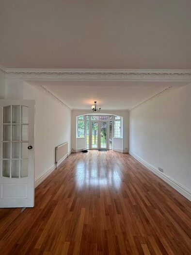 3 Bedroom Semi-Detached House To Rent In Malvern Drive, Ilford, IG3