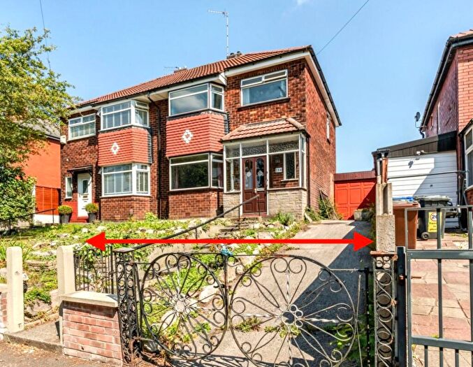 3 Bedroom Semi Detached House For Sale In Greenside Lane, Droylsden, Manchester, M43