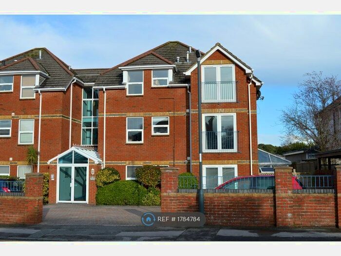 2 Bedroom Flat To Rent In Alumhurst Road, Bournemouth, BH4