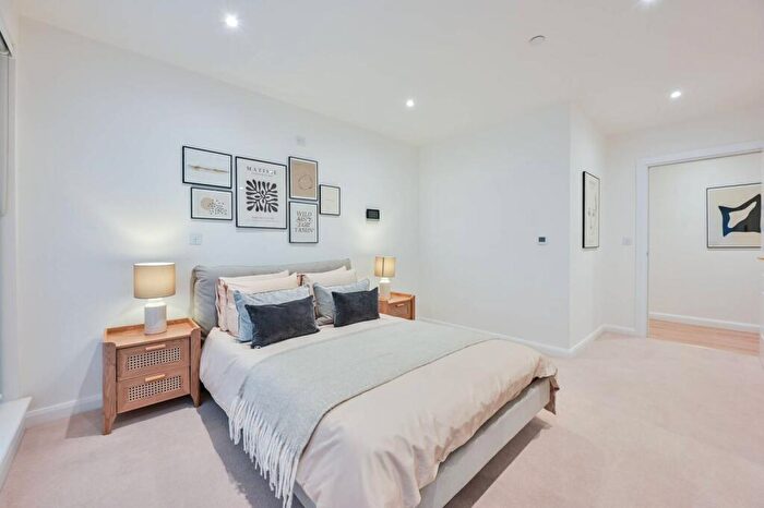 2 Bedroom Flat To Rent In Solomons Passage, Peckham Rye, London, SE15