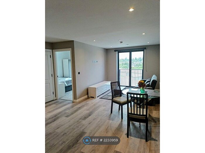 1 Bedroom Flat To Rent In Springwell Gardens, Leeds, LS12