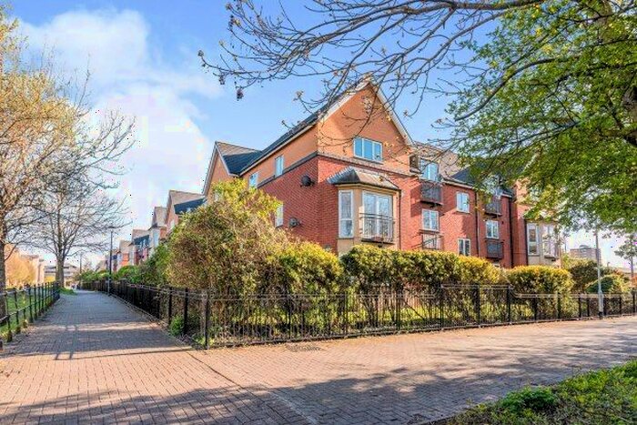 2 Bedroom Flat To Rent In Corvette Court, Caerdydd, CF10