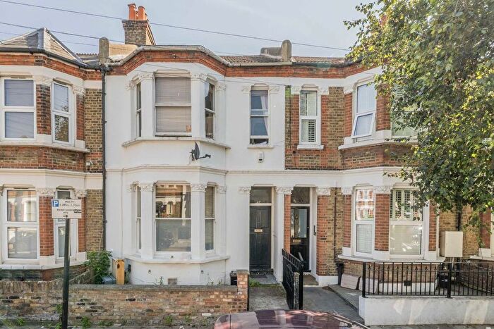 6 Bedroom Property To Rent In Hubert Grove, London, SW9