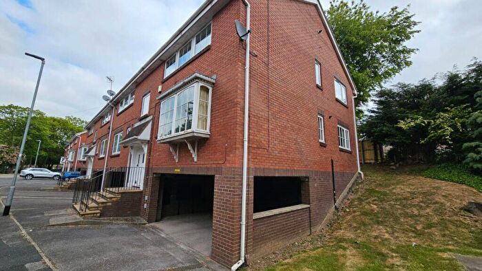 2 Bedroom Apartment To Rent In Gledhow Valley Road, Leeds, LS17