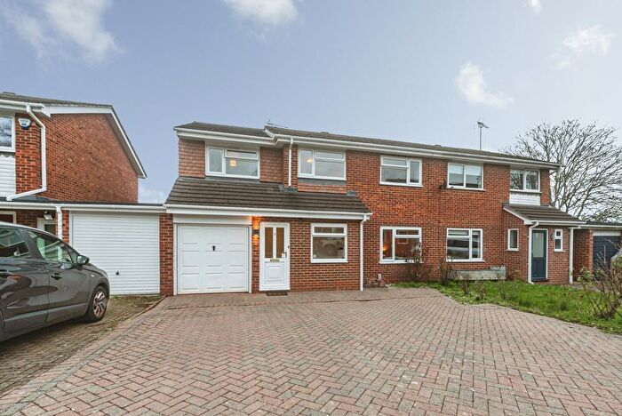 5 Bedroom Semi Detached House For Sale In Farm Close, Reading, RG8