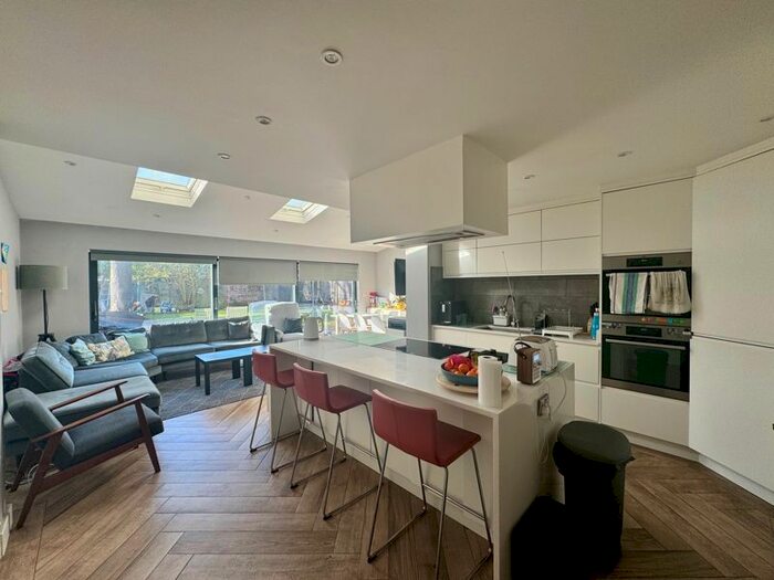 4 Bedroom Semi-Detached House To Rent In Trinder Road, Arkley, Barnet, EN5