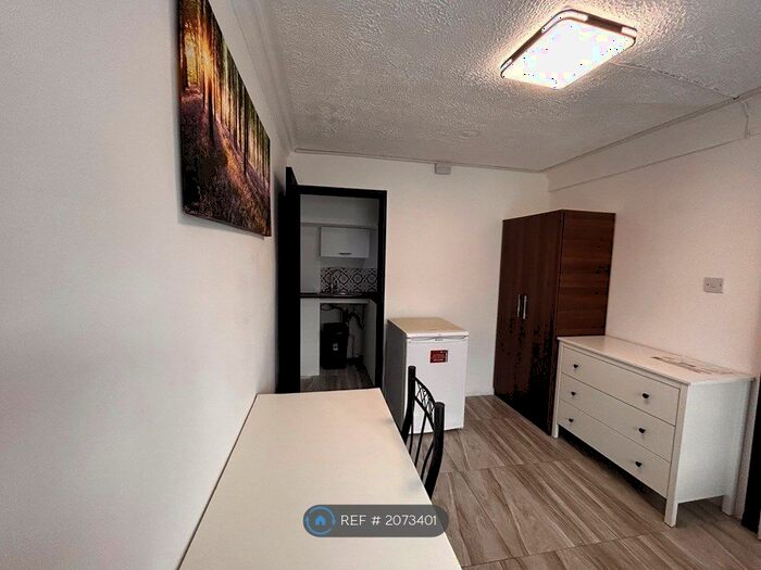 Studio To Rent In Marloes Close, London, HA0