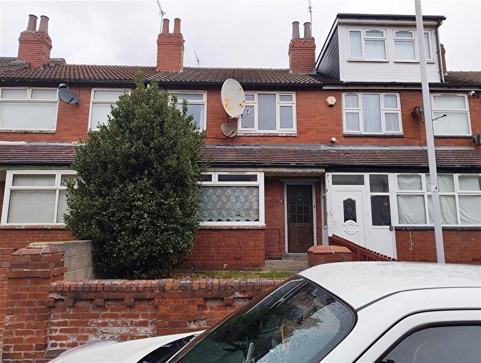 3 Bedroom Terraced House For Sale In Mexborough Avenue, Leeds, LS7