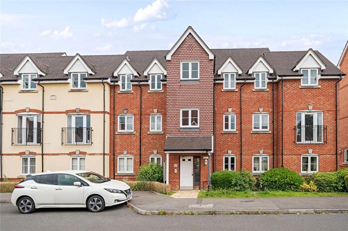 2 Bedroom Flat For Sale In Holybourne, Alton, Hampshire, GU34