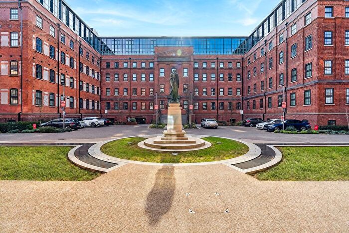 2 Bedroom Flat To Rent In The Factory, Slough, SL1