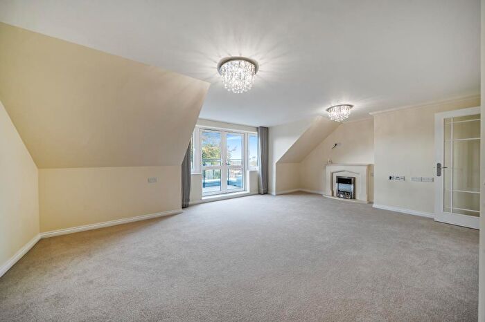 1 Bedroom Flat For Sale In Chiltern Lodge, Princes Risborough, HP27