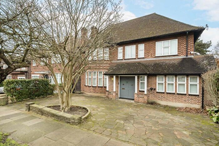 6 Bedroom House To Rent In Fairholme Gardens, Finchley, N3