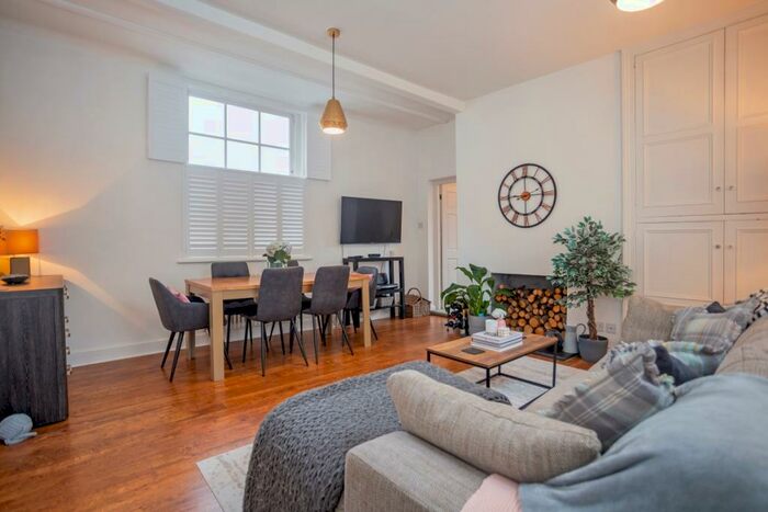 1 Bedroom Apartment To Rent In East Street Farnham, GU9