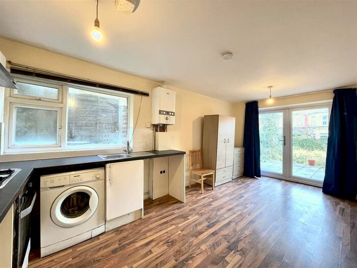 Studio To Rent In Mattison Road, Haringey N4