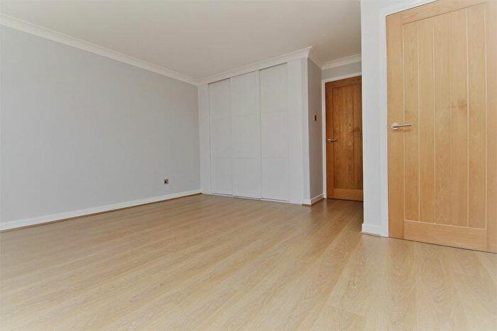 1 Bedroom Flat To Rent In Queen Alexandra Road, High Wycombe, HP11
