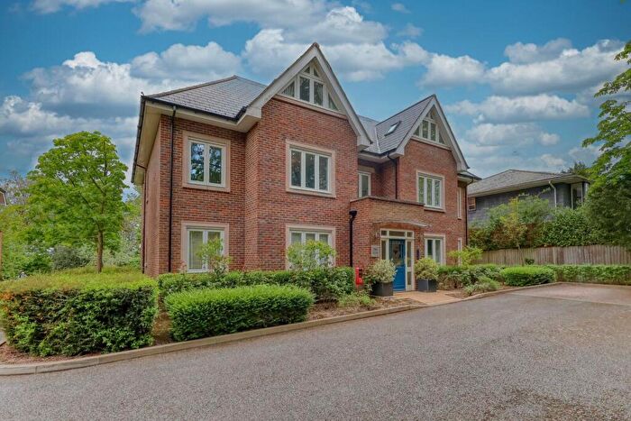 2 Bedroom Apartment For Sale In Amersham Road, High Wycombe, Buckinghamshire, HP13