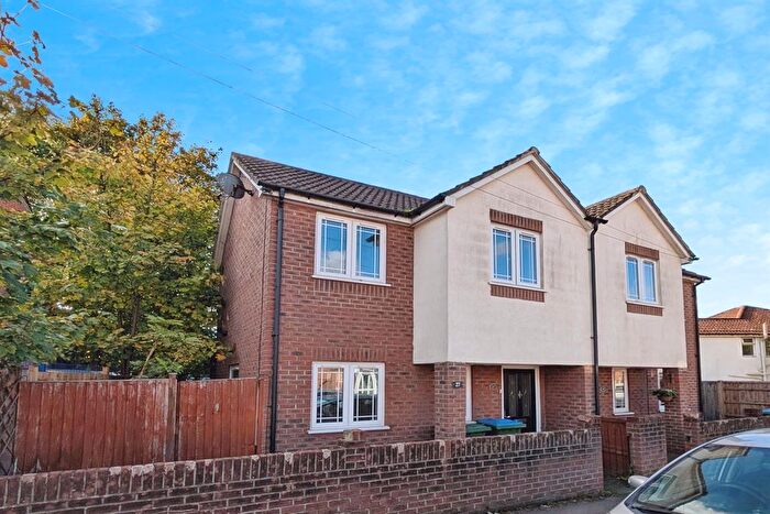 2 Bedroom Semi-Detached House To Rent In Heath Road, SO19