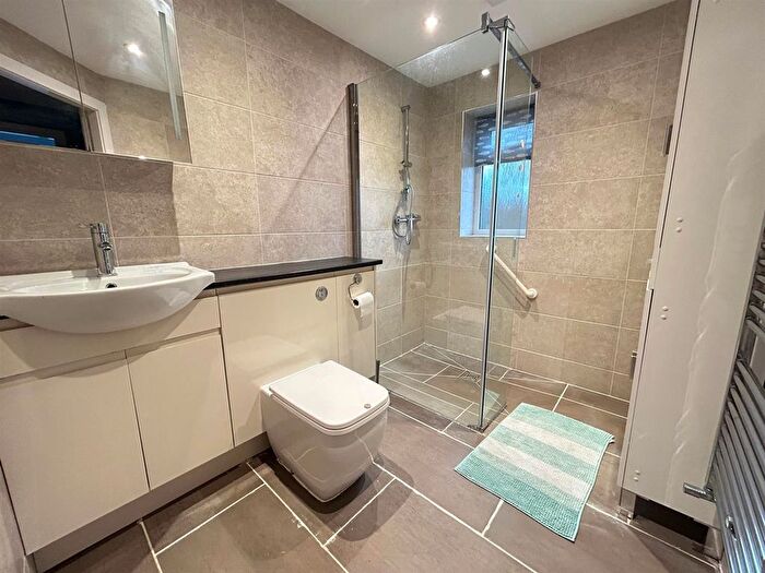 2 Bedroom Detached Bungalow To Rent In Hackness Drive, Scarborough, YO12
