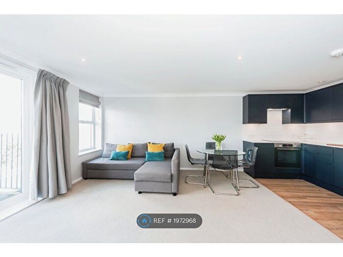 2 Bedroom Flat To Rent In Charlwood House, London, SW20