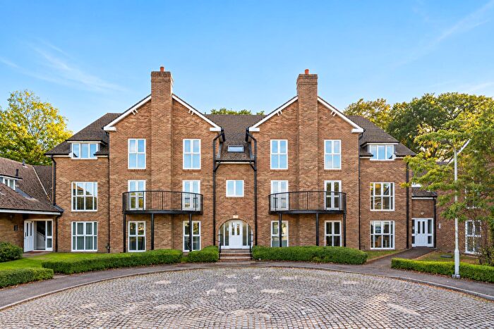 2 Bedroom Apartment For Sale In Drey House, Squirrel Walk, Wokingham, Berkshire, RG41