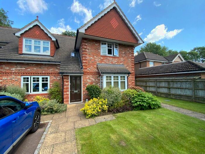 2 Bedroom Maisonette To Rent In John Place, Warfield, Bracknell, Berkshire, RG42